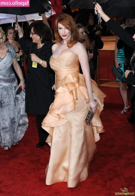 Christina Hendricks [ christina-hendricks ] - 🟣 Frisky Avatars: Dick Dreams with @lilstellamariexxx * Animation *