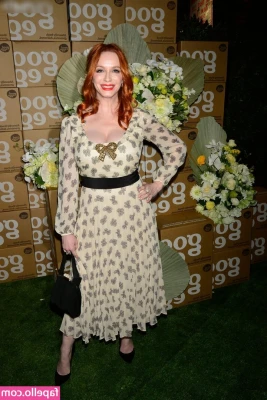 Christina Hendricks [ christina-hendricks ] - Sending sexy love out to everyone !!