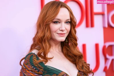 Christina Hendricks [ christina-hendricks ] - 오늘 업로드 될 버니 서큐버스 티져♥︎♥︎ 티비와