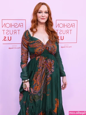 Christina Hendricks [ christina-hendricks ] - Of course you can worship these feet.. ..but you'll only be allowed