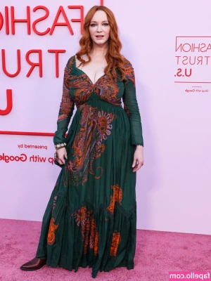 Christina Hendricks [ christina-hendricks ] - Took a break from painting 🎨  I have some juicy pussy pics so make