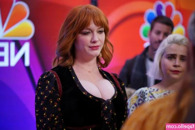 Christina Hendricks [ christina-hendricks ] - Peek a titty.
