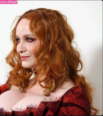 Christina Hendricks [ christina-hendricks ] - Which photo is your favorite? 🤔 .. 1 where I'm naked Infront of