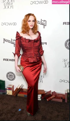 Christina Hendricks [ christina-hendricks ] - During the sexting 😈 part 2