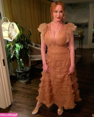 Christina Hendricks [ christina-hendricks ] - Late night squeeze