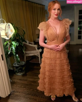 Christina Hendricks [ christina-hendricks ] - Tiki Hot Dance