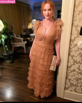 Christina Hendricks [ christina-hendricks ] - 1 more spot for a 15 min custom! DM a brief description of what