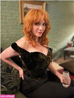 Christina Hendricks [ christina-hendricks ] - Doggy Compilation 18