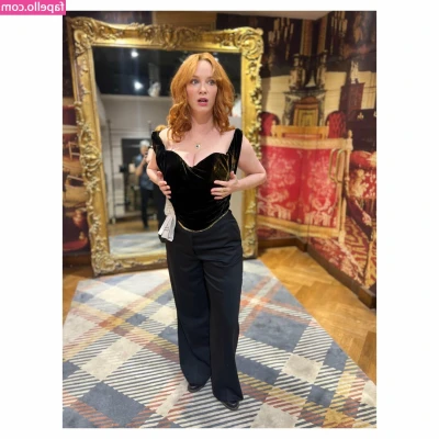 Christina Hendricks [ christina-hendricks ] - I love this dance but I’m so bad at it ;-;