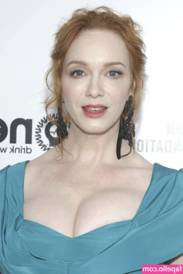 Christina Hendricks [ christina-hendricks ] - Ragazzi stasera tutti riceverete il video del mese hot vestita da