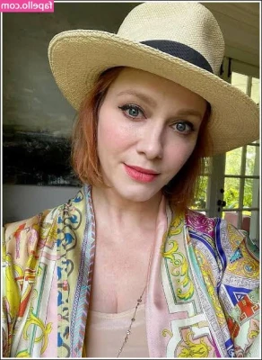 Christina Hendricks [ christina-hendricks ] - Turn renew on then message me, I’ll send you a cheeky teasing video