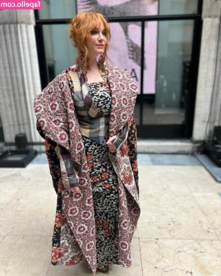 Christina Hendricks [ christina-hendricks ] - . Want Premium Video? 👉 https://onlyfans.com/786373905/shinen . .