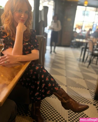 Christina Hendricks [ christina-hendricks ] - Literally a wifey material🤍 Extra Feet Video available via DM😘