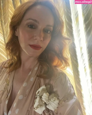 Christina Hendricks [ christina-hendricks ] - Hi guys 🔥