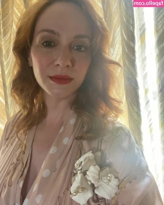 Christina Hendricks [ christina-hendricks ] - Happy Mirror Monday ☺️  What a fun weekend on the road! I