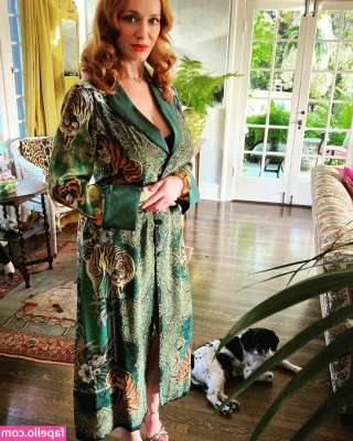 Christina Hendricks [ christina-hendricks ] - Can you milked me for the weekend?😏💦  More photos with my