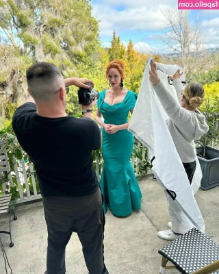 Christina Hendricks [ christina-hendricks ] - Another snap show from my premium 🍑 it was supposed to be a baby part 1
