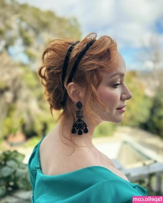 Christina Hendricks [ christina-hendricks ] - Alicia Knows Her Feet A1❤️