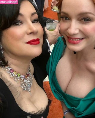 Christina Hendricks [ christina-hendricks ] - Do u like my nude reels?😈