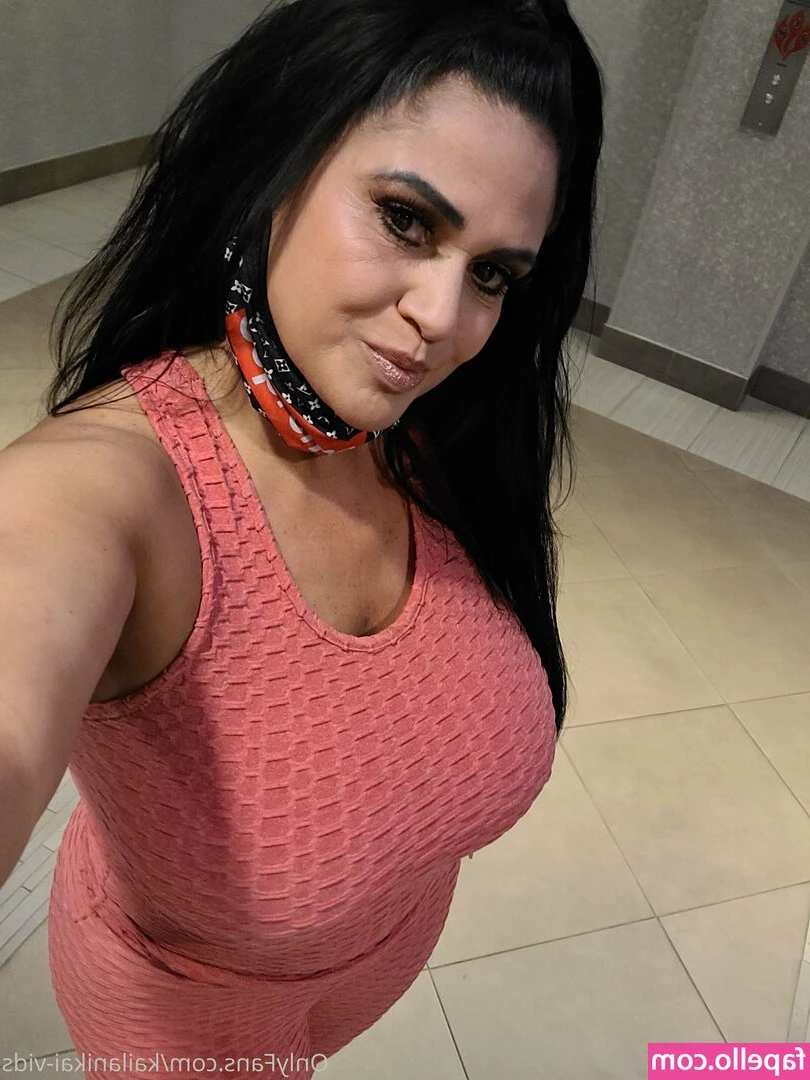 kailanikai-vids [ kailanikai-vids-1 ] - Enjoying a vibe