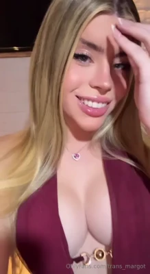 trans_margot [ trans-margot ] - While face painting