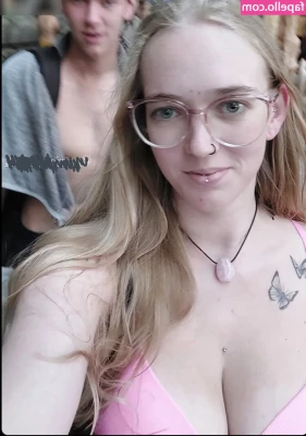 dorfblondie - Still thinking about my handbag 😂 Maybe I should treat my self
