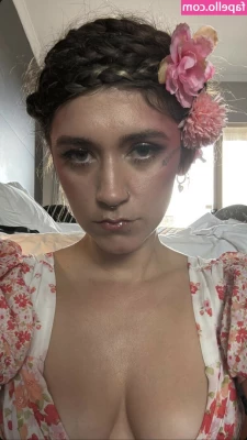 Sierra Ferrell [ sierra-ferrell ] - It s the time of year