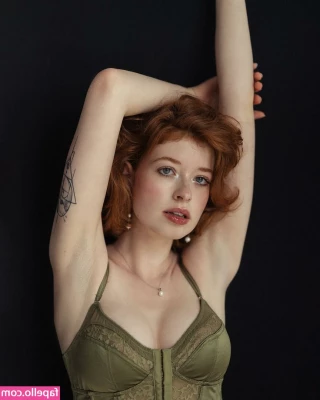 Sophie.srm [ sophie-srm ] - Left or right?