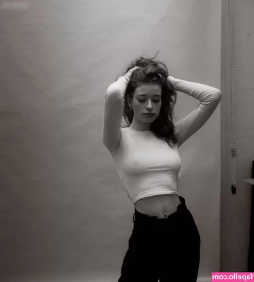 Sophie.srm [ sophie-srm ] - Shower fun part 2  watch me finish washing all my curves and crevices