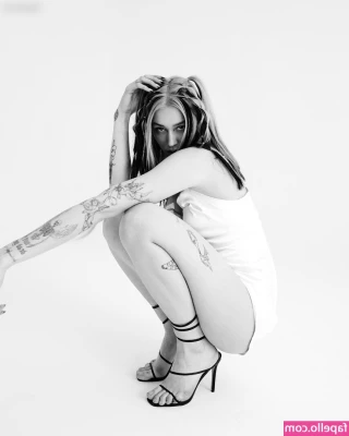 Janaxnell - Finally Friday
