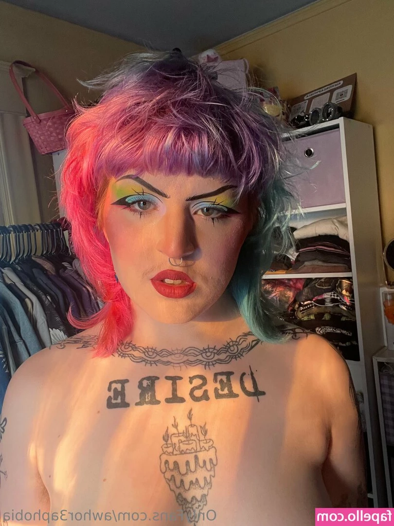 awhor3aphobia - Who’s into spooky babes? I may have some cemetery photos to drop