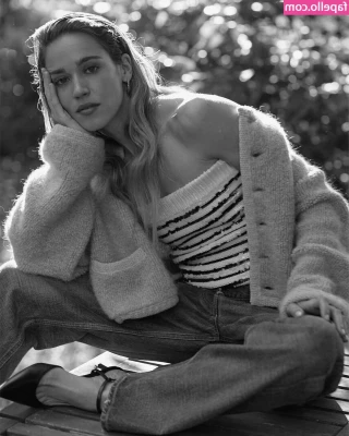 Matilda Lutz [ matilda-lutz ] - Pink toes to match this pink Pussy