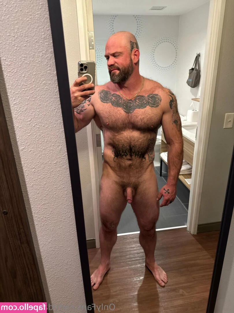 dadbodz520 - I honestly hate leggings  so why am I wearing them  To control you of