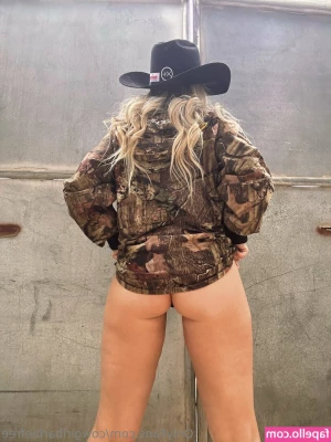 cowgirlbarbiefree - Open that sweet mouth of yours! I want you to worship my feet 🩷