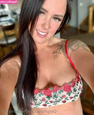 laciemayxo - A task for subs that want to be pegged by a hot domme