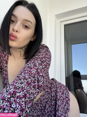 eliza_eilish [ eliza-eilish ] - Swipe to take me on a movie date 👉🏻