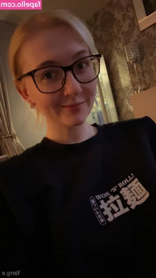 yang.vip [ yang-vip ] - Are you more of an ass or tits person? I like both of mine 😋