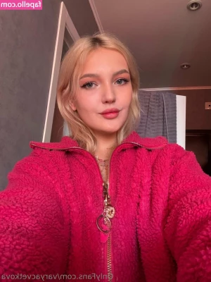 daisybloomm - Let me be your escape from reality today😘  Spend time with