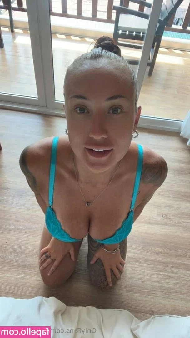 alicemayfree - Ok, I'll spread em ☺