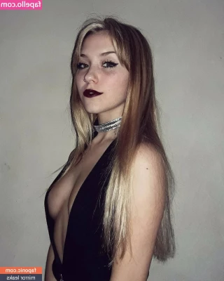 Valentina Borelli [ valentina-borelli-1 ] - Wanna play Spin the wheel  Message me for Discord link