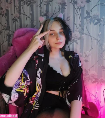 mia_green_tea [ mia-green-tea ] - You like balloons? You want to play with mine?  Check your DM..