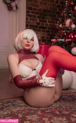 mia_green_tea [ mia-green-tea ] - Would you kneel down and kiss my cute toes? 💋