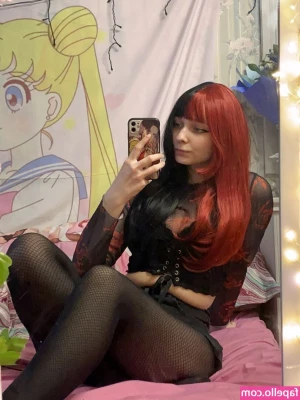 mia_green_tea [ mia-green-tea ] - Just admiring and tasting her holes whilst she bends over in her