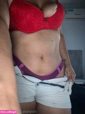 firee_girl [ firee-girl ] - Smoke and look very closely... #findom #hypnodomme #420domme #trippy