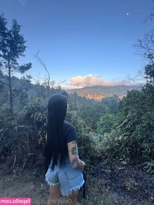 lauryncutie - I do love short shorts