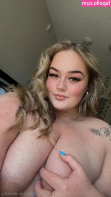kaylawhitby - Heres a recent pic from work on a day I was feeling good  It s a