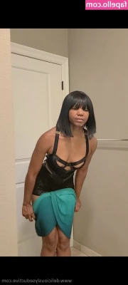 deliciouslyseductive - Titties or ass