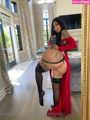 brittanya2horny [ brittanya2horny-3 ] - My newest clip with @sydneyscreams4u is so hot! I had to show ya'll