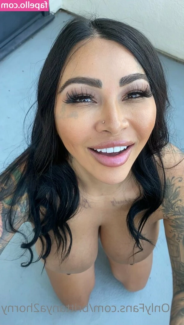 brittanya2horny [ brittanya2horny-3 ] - She is such a hot @jjanafoxxxy 😈 make her pussy wet 💦💦💦