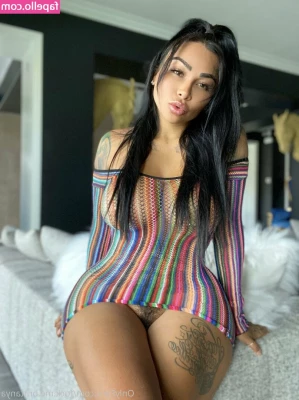 brittanya2horny [ brittanya2horny-3 ] - Someone want to scrub between my legs